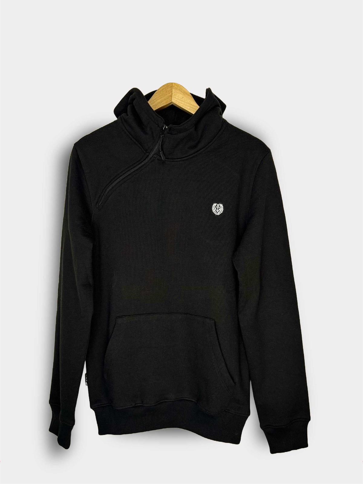 PLAIN BLACK NECK ZIPPER HOODIE